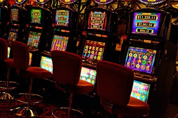 Lightning Baccarat live dealer and card table broadcast on jouska